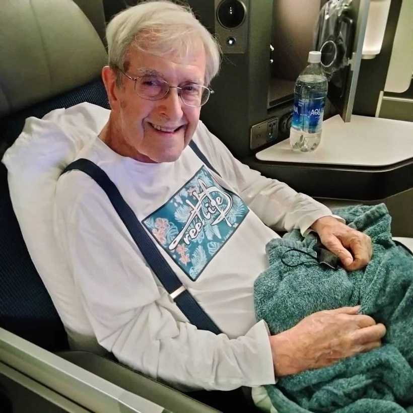 paul lyddon on
            his final flight departing hawaii