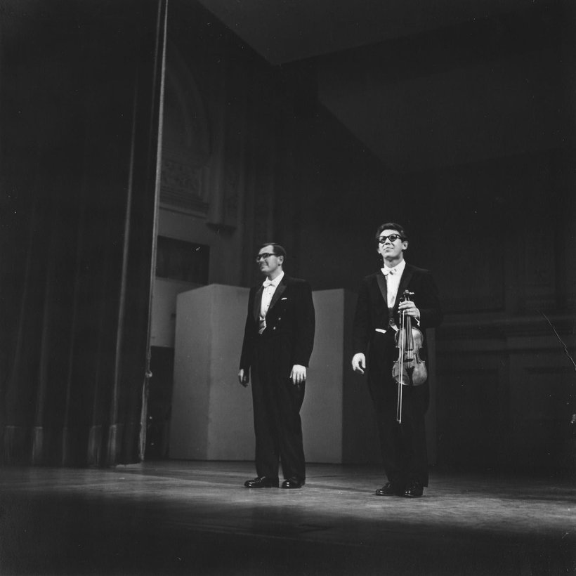 lyddon on stage with
            treger in carnegie hall 1965