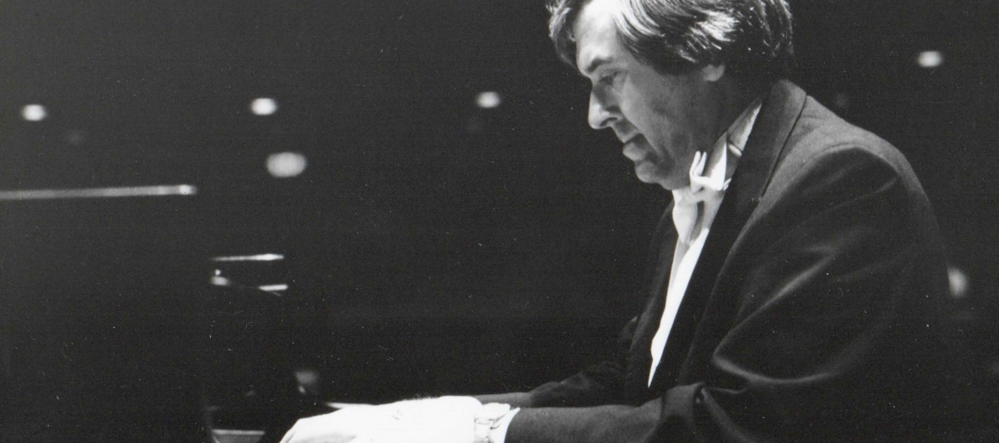 paul lyddon
    playing the piano