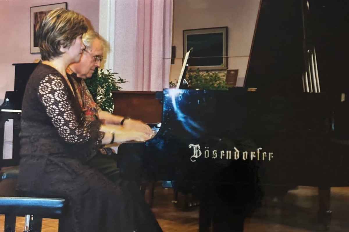 lyddon duo
            playing at the mozart house